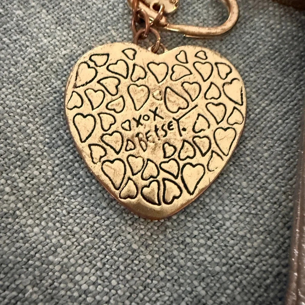 Betsey Johnson Rose Gold Metallic Envelope Coin Purse‎ Kiss Kiss Heart Charm